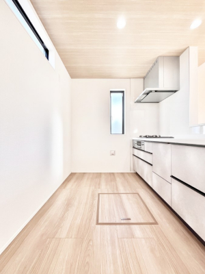 �L�b�`���@���r���O�ŗV�Ԃ��q�l�������Ȃ��炨�������ł���ΖʃL�b�`��