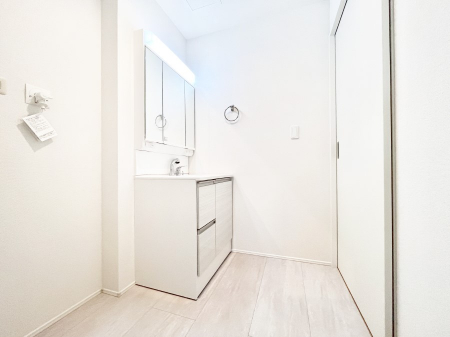 ���̑��@����������z���C�g�J���[����Ƃ��������h���[�X�y�[�X