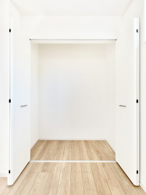 ���[�@�m���̃N���[�[�b�g�B���s��������̂Ō���̈ߗނ�����������܂�܂��B