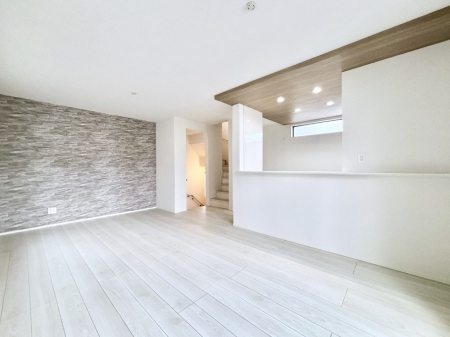 ̑ρ@Ƒ̏Ί炪RƐ܂ĂAȕ͋C̃_CjOɎdオĂ܂B