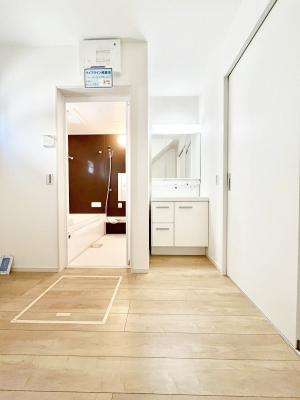 ���ʑ�E���ʏ��@�O�ʋ��̗��ɁA���ϕi��q���p�i�Ȃǂ����[�\�B���ʑ����������ƕۂ��܂��I