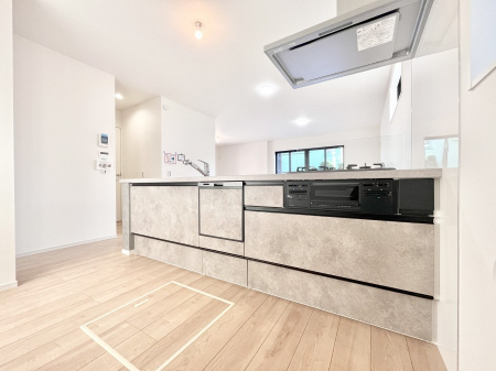 �L�b�`���@���r���O�ŗV�Ԃ��q�l�������Ȃ��炨�������ł���ΖʃL�b�`���B  