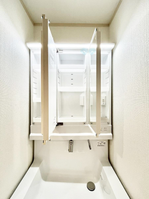 ���̑����ρ@�O�ʋ��̗��ɁA���ϕi��q���p�i�Ȃǂ����[�\�B���ʑ����������ƕۂ��܂��I