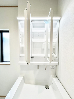 ���̑����ρ@�O�ʋ��̗��ɁA���ϕi��q���p�i�Ȃǂ����[�\�B���ʑ����������ƕۂ��܂��I