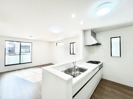 �L�b�`���@���������Ȃ��炲�Ƒ��Ƃ̉�b���y���߂�ΖʃJ�E���^�[�L�b�`��