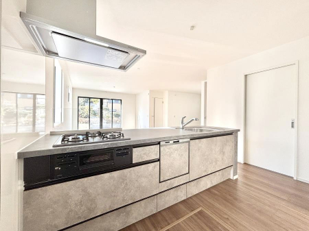 �L�b�`���@���������Ȃ���ł����Ƒ��Ƃ̉�b���y���߂�ΖʃL�b�`��