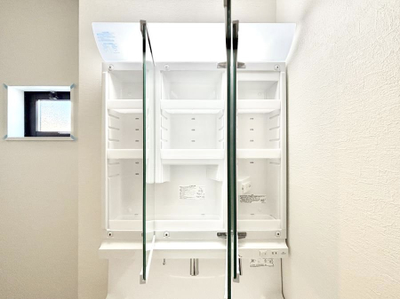 ���̑����ρ@�O�ʋ��̗��ɁA���ϕi��q���p�i�Ȃǂ����[�\�B���ʑ����������ƕۂ��܂��I