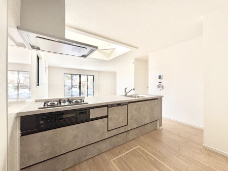 �L�b�`���@���������Ȃ���ł����Ƒ��Ƃ̉�b���y���߂�ΖʃL�b�`��