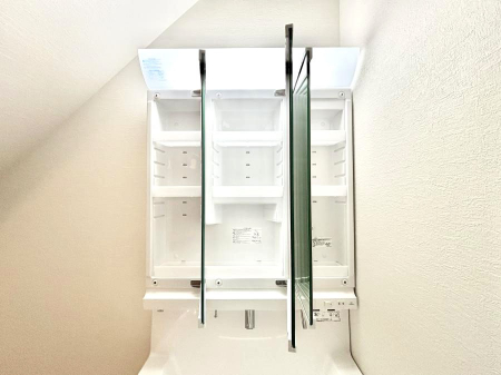 ���̑����ρ@�O�ʋ��̗��ɁA���ϕi��q���p�i�Ȃǂ����[�\�B���ʑ����������ƕۂ��܂��I