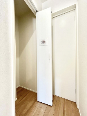 ̑ρ@rO[BɎ[ƕW܂LDKXbLЕtłˁB  