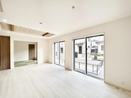 ̑ρ@Ƒ̏Ί炪RƐ܂ĂAȕ͋C̃_CjOɎdオĂ܂ 