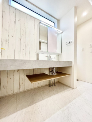 ʑEʏ@邢ʏ͖̐gxxyłႢłB