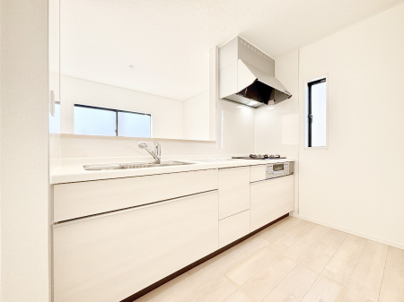 �L�b�`���@�u�₩�ȕ����ʂ蔲����L�b�`���B��������̂Ŗ��邭���C�ɂ��𗧂��܂��B