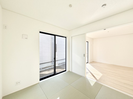 ���̑����ρ@���r���O�Ɨׂ荇���Ă���a���B�ق��ƈꑧ�ł���a�̋�Ԃ��Y�ꂸ�ɁB 