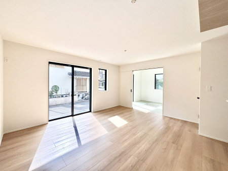 ̑ρ@Ƒ̏Ί炪RƐ܂ĂAȕ͋C̃_CjOɎdオĂ܂ 