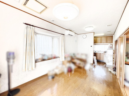 ̑ρ@Ƒ̏Ί炪RƐ܂ĂAȕ͋C̃_CjOɎdオĂ܂B