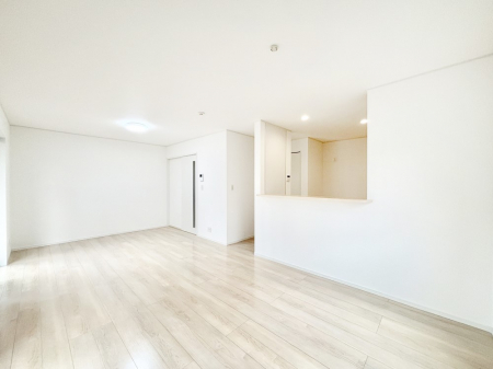 ̑ρ@Ƒ̏Ί炪RƐ܂ĂAȕ͋C̃_CjOɎdオĂ܂