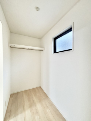 ̑@EH[NCN[[bgtŐԂLpł܂B