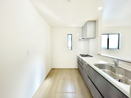 �L�b�`���@�u�₩�ȕ����ʂ蔲����L�b�`���B��������̂Ŗ��邭���C�ɂ��𗧂��܂��B