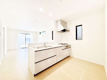 �L�b�`���@���Ƒ��̉�b�e�ޑΖʃL�b�`���B���������̃p�p�}�}�����Ƒ��Ɖ߂������Ԃ����������I