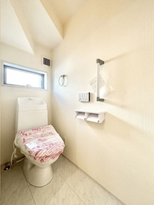 �g�C���@�g�C����1�K��2�K���ꂼ��ɔz�u����Ă��ĂƂĂ��֗��ł��B 