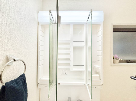 ���̑����ρ@�O�ʋ��̗��ɁA���ϕi��q���p�i�Ȃǂ����[�\�B���ʑ����������ƕۂ��܂��I