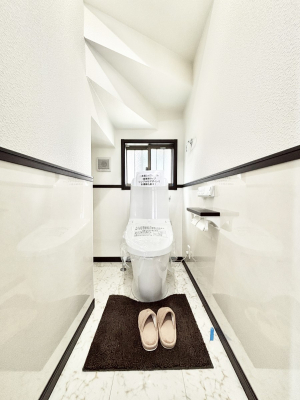 �g�C���@�g�C����1�K��2�K���ꂼ��ɔz�u����Ă��ĂƂĂ��֗��ł��B 