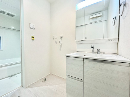 ���ʑ�E���ʏ��@��Ƃ�̐��ʃX�y�[�X�Œ��̐g�x�x���X���[�Y��