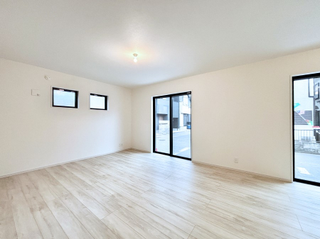 ̑ρ@Ƒ̏Ί炪RƐ܂ĂAȕ͋C̃_CjOɎdオĂ܂B