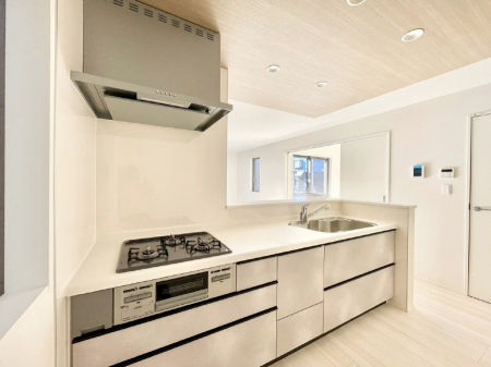 �L�b�`���@���������Ȃ���ł����Ƒ��Ƃ̉�b���y���߂�ΖʃL�b�`���@