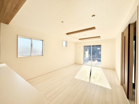 ���̑����ρ@�܂�グ�V��͂͗��̓I�ȉ��s��������̂ŁA�V�䂪�L�������ĊJ���I�ȋ�Ԃ����o�ł��܂��B  