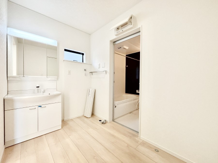 ���̑��@�L�X�Ƃ�Ƃ�̂��郉���h���[�X�y�[�X�B  