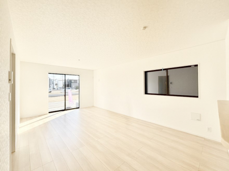 ���̑����ρ@�Ƒ��̏Ί炪���R�Ɛ��܂�Ă���A����ȕ��͋C�̃_�C�j���O�Ɏd�オ���Ă��܂� 