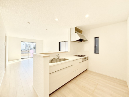 �L�b�`���@�u�₩�ȕ����ʂ蔲����L�b�`���B��������̂Ŗ��邭���C�ɂ��𗧂��܂��B