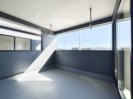 �o���R�j�[�@�㕔�ɉ������������Ă���̂ŋ}�ȉJ�̎��ɂ����S�ł��B 