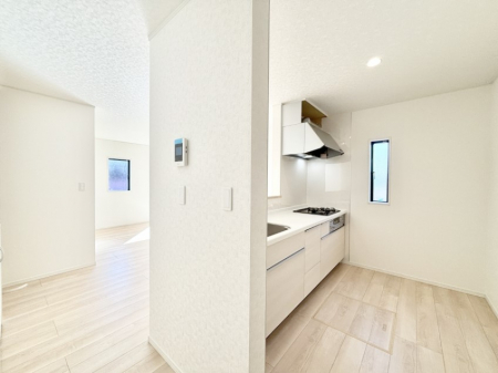 �L�b�`���@�u�₩�ȕ����ʂ蔲����L�b�`���B��������̂Ŗ��邭���C�ɂ��𗧂��܂��B