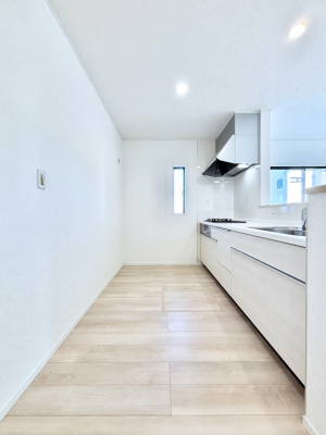 �L�b�`���@�u�₩�ȕ����ʂ蔲����L�b�`���B��������̂Ŗ��邭���C�ɂ��𗧂��܂��B