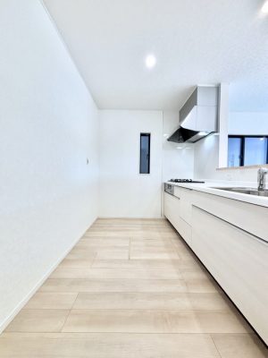 �L�b�`���@�u�₩�ȕ����ʂ蔲����L�b�`���B��������̂Ŗ��邭���C�ɂ��𗧂��܂��B