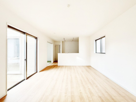 ̑ρ@Ƒ̏Ί炪RƐ܂ĂAȕ͋C̃_CjOɎdオĂ܂B