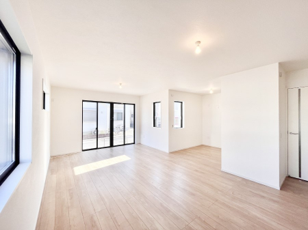 ̑ρ@Ƒ̏Ί炪RƐ܂ĂAȕ͋C̃_CjOɎdオĂ܂ 