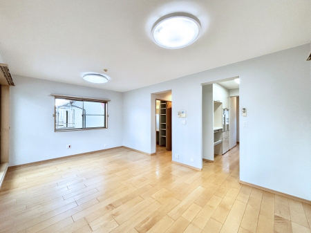 ̑ρ@Ƒ̏Ί炪RƐ܂ĂAȕ͋C̃_CjOɎdオĂ܂B