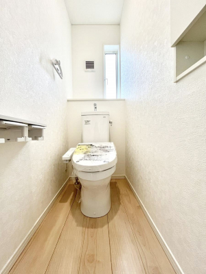 �g�C���@�g�C����1�K��2�K���ꂼ��ɔz�u����Ă��ĂƂĂ��֗��ł��B 