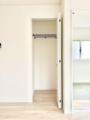 ���̑����ρ@���r���O���[�B�����Ɏ��[������ƕ����W�܂�LDK���X�b�L���Еt�������ł��ˁB  