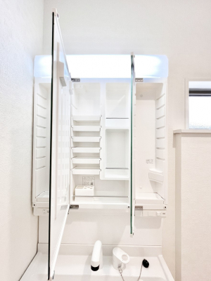 ���̑����ρ@�O�ʋ��̗��ɁA���ϕi��q���p�i�Ȃǂ����[�\�B���ʑ����������ƕۂ��܂��I