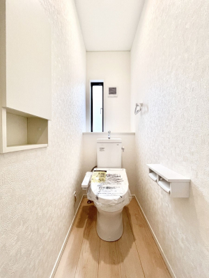 �g�C���@�g�C����1�K��2�K���ꂼ��ɔz�u����Ă��ĂƂĂ��֗��ł��B 