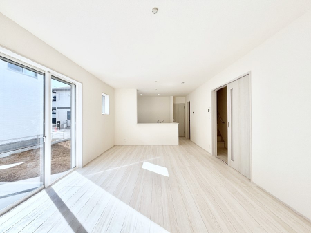 ���̑����ρ@�Ƒ��̏Ί炪���R�Ɛ��܂�Ă���A����ȕ��͋C�̃_�C�j���O�Ɏd�オ���Ă��܂��B