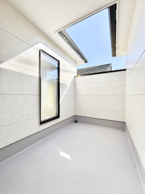 �o���R�j�[�@�C���i�[�o���R�j�[�Ȃ̂ŉJ�ł����󕨂����������o���āA���ʂ�������̂Ŋ������ǂ��A�������X�y�[�X�Ƃ��ďd�󂵂܂��B 