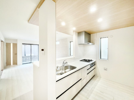 �L�b�`���@�J�E���^�[�z���ɂ��b�������Ȃ��疈���̂������������Ɗy����