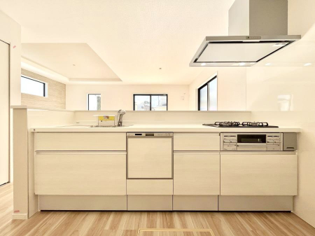 �L�b�`���@���������Ȃ���ł����Ƒ��Ƃ̉�b���y���߂�ΖʃL�b�`��