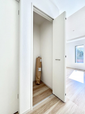 ���̑����ρ@���r���O���[�B�����Ɏ��[������ƕ����W�܂�LDK���X�b�L���Еt�������ł��ˁB  